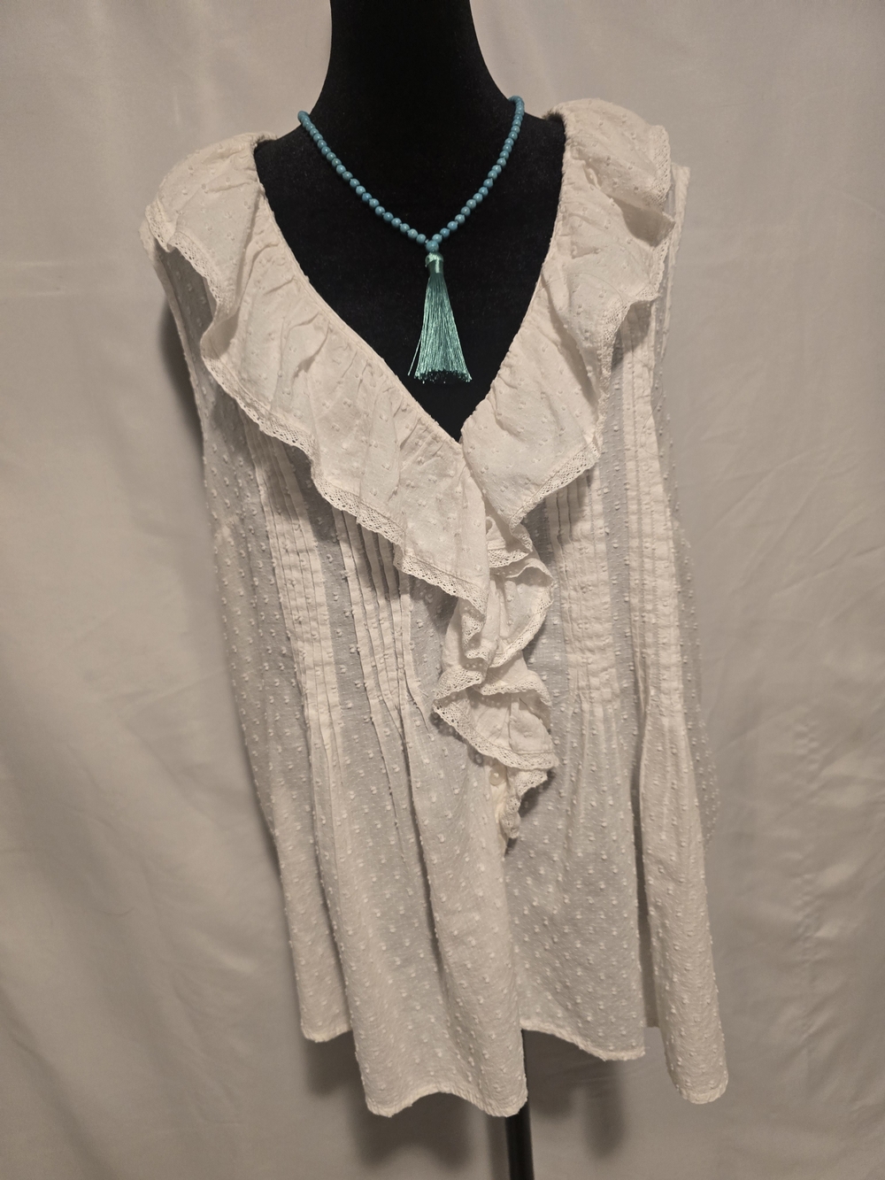 NWT Anthropologie White Ruffled V-Neck Sleeveless Blouse Size L